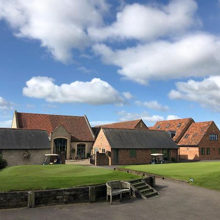 Отель The Players Golf Club Чиппинг-Содбери Экстерьер фото