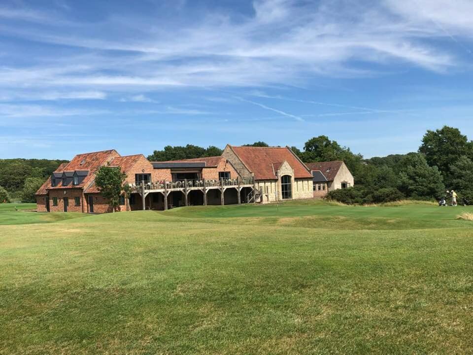 Отель The Players Golf Club Чиппинг-Содбери Экстерьер фото